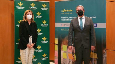 La presidenta de Asturgar SGR, Eva Pando, y el director general de Caja Rural de Asturias, Antonio Romero