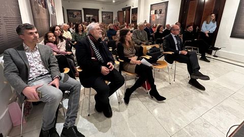 Armando Gonzlez, segundo pola esquerda, presentou os seus libros na Casa de Galicia en Madrid.