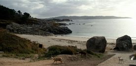 La playa de Ancoradouro, en cabo Udra, por donde discurre uno de los senderos azules con los que cuentan las R�as Baixas.