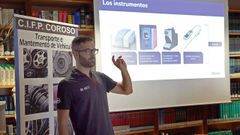 Terroba habl� en la biblioteca del centro de su experiencia vital y de su trabajo.