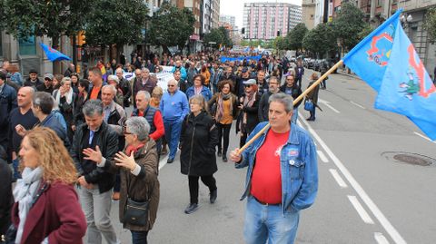 Manifestantes a su paso por la plaza del Carmen