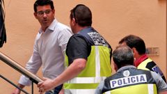 Jorge Rodr�guez, custodiado por agentes de la UDEF