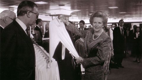 Margaret Thatcher, en la inaguracin de una tienda durante su visita a Madrid en 1988.