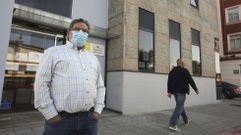 Andr�s Alba, durante un momento de la protesta que realiz� ayer frente a la Tesorer�a de la Seguridad Social