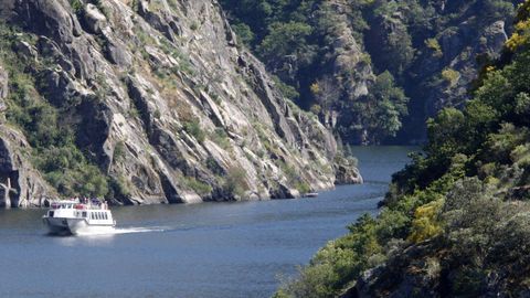 Caones del Sil. Hay plazas en varios horarios. En la web de la Diputacin de Lugo, que tiene catamaranes para la ruta, hay plazas disponibles para todos los das