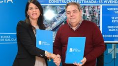 La conselleira Mar�a Mart�nez Allegue y el alcalde de Ver�n, Gerardo Seoane, tras firmar un convenio para la construcci�n de vivienda.