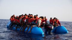 Imagen de archivo de un rescate de migrantes llevado a cabo por la ONG Sea-Eye en el mar Mediterrneo a mediados del 2019
