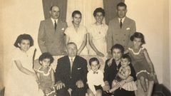 Ram�n Chao y Pacita Oroza Rego con sus hijos y nietos