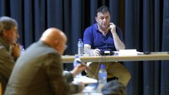 El alcalde, Eloy Pérez, en el pleno municipal de Monterroso