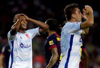 Siqueira y Brahimi lament�ndose tras fallar una clara ocasi�n en el Camp Nou.