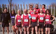 Participantes del Atletismo Deza en el medio marat�n gijon�s.