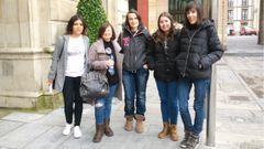 Representantes de asociaciones protectoras de animales de la ciudad, ayer, antes de la rueda de prensa