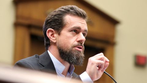Jack Dorsey, fundador y directivo de Twitter, confesó en el 2019 que seguía esta práctica
