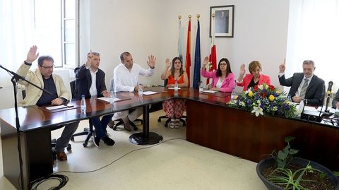 La corporaci�n de Zas, reunida en pleno, en una imagen de archivo