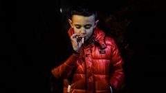 Ni�os fumando una vez al a�o