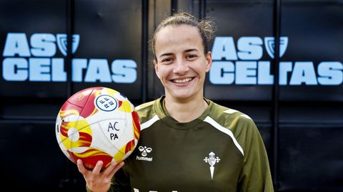 La futbolista de As Celtas Pa�u, en las instalaciones de A Madroa.