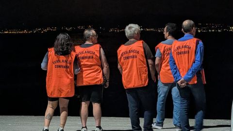 Mariscadores de la cofrad�a de A Pobra, en turnos de vigilancia nocturnos