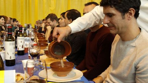 El codillo triunf� en A R�a.M�s de 800 personas degustaron codillo en el pabell�n