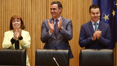 Pedro S�nchez durante una reuni�n con diputados y senadores del PSOE.