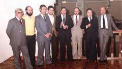 Ram�n Rego, sexto por la izquierda, en una imagen de la junta directiva del Centro Cultural e Recreativo de Vilalba en el 1981
