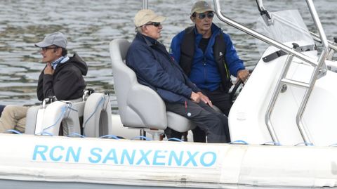 Juan Carlos I y Pedro Campos, a bordo de la lancha neumática Cristina