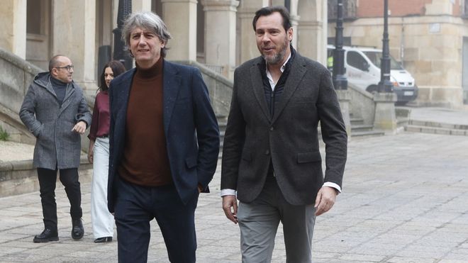 Carlos Mart&iacute;nez, candidato socialista a las elecciones de Castilla y Le&oacute;n, y el ministro de Transportes, &Oacute;scar Puente, en Soria.