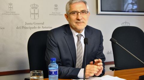 Gaspar Llamazares, en la sala de prensa de la Junta General.Gaspar Llamazares, en la sala de prensa de la Junta General