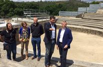 Nuria D�az, Nava Castro, Felipe Castro, L�pez y Rueda, durante su visita al curro de Sabucedo ayer.