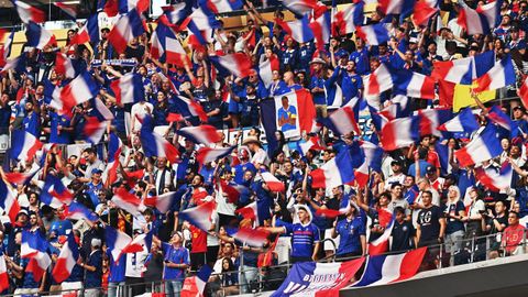 Aficionados franceses presentes en el Dallas Stadium.