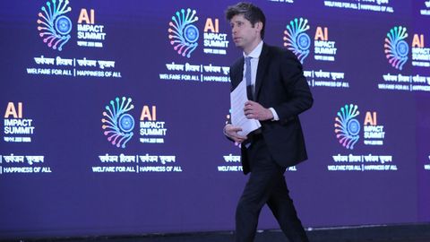El director ejecutivo de OpenAI, Sam Altman, asiste a una sesi�n en la Cumbre de Impacto de IA 2026 en Bharat Mandapam en Nueva Delhi, India, el 19 de febrero de 2026.