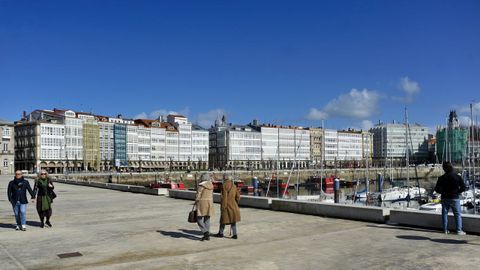 Paseo de la Marina con sus caractersticas galeras de cristal.