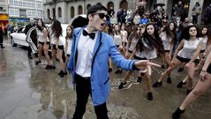 En una limusina lleg� a Ferrol el popular cantante del Gagnam style