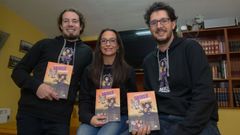 La escritora Mar�a Canosa, flanqueada por el ilustrador Cristian F. Caruncho (izquierda) y el editor Xos� Lu�s Mart�nez