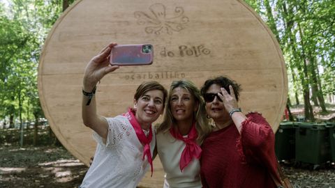 Marta Lois, Yolanda D�az y Laura Seara en la Festa do pulpo