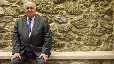 Xes&uacute;s Alonso Montero, retratado na s&uacute;a etapa como presidente da Real Academia Galega.
