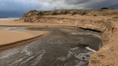 El ro Muos erosiona las dunas de Praia Amrica y Panxn