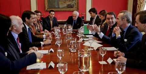 El alcalde de Oporto, Rui Moreira, se reuni� con sectores econ�micos de la ciudad.