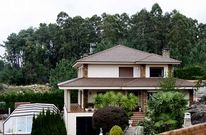 <span lang= es-es >Embargos</span>. La operaci�n Suntuarias dio pie a embargos en la comarca por valor de 650 millones; en la imagen, la casa en Cornazo de El pastelero, que est� a punto de ser juzgado en Madrid.