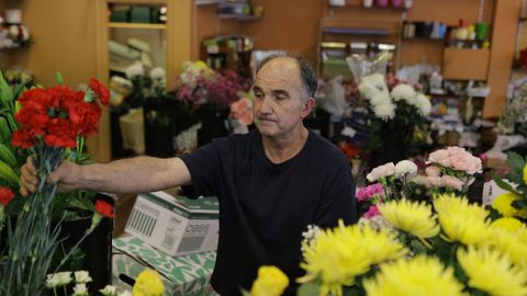 El interior de la floristera Guilln, llena de flores para Todos los Santos y Difuntos