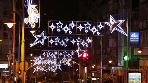 LUCES DE NAVIDAD EN OURENSE.En la ciudad, el alumbrado navideo se encendi en la vspera del puente de la Constitucin