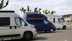 El Concello de Ribeira tiene habilitadas en la explanada de Coroso varias plazas de estacionamiento para autocaravanas