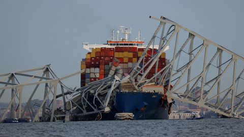 El barco responsable del accidente es el Dali, un carguero con bandera de Singapur, de 299,92 metros de largo y 48,2 de ancho