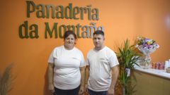 Mar y Adrián cogieron las riendas de una de las dos panaderías que funcionaban hace años en el municipio