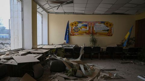 Interior de un colegio destruido por las bombas