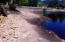 El lago de Casti�eiras, entre Mar�n y Vilaboa, presentaba ayer el aspecto de la imagen superior.