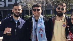 Xo�n, rodeado de amigos en una visita al Espanyol