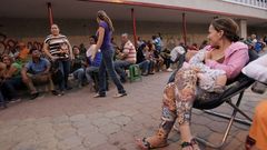 Colas ante un supermercado en Maracaibo