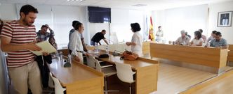 Los diecisiete nuevos concejales de la corporaci�n de Teo se distribuyeron en funci�n de los grupos pol�ticos. 