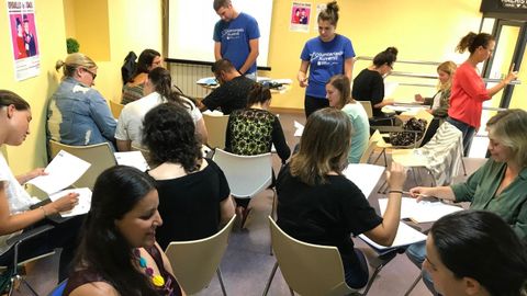 En la imagen, un curso de lengua de signos de la AXF. 