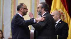 El diputado de Vox Jos� Mar�a S�nchez (derecha) discute con el vicepresidente del Congreso, Alfonso Rodr�guez G�mez de Celis.